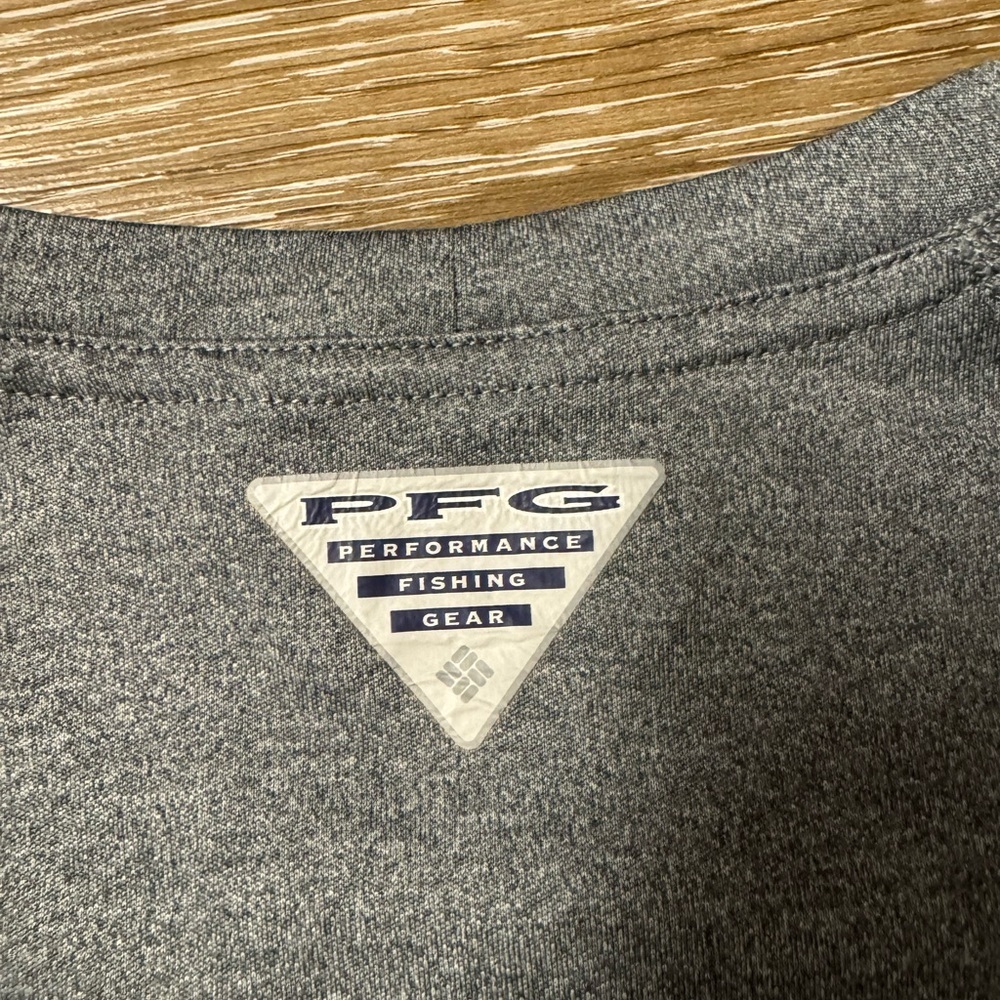 Gray Columbia Performance Fishing Gear Long Sleeve Men's Size‎ M Logo on Arm EUC - Picture 10 of 10